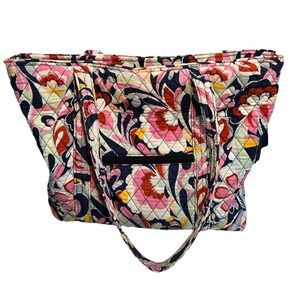 Vera Bradley Tote Large Floral Quilted w/ Zipper & 2 Pockets on the Outside